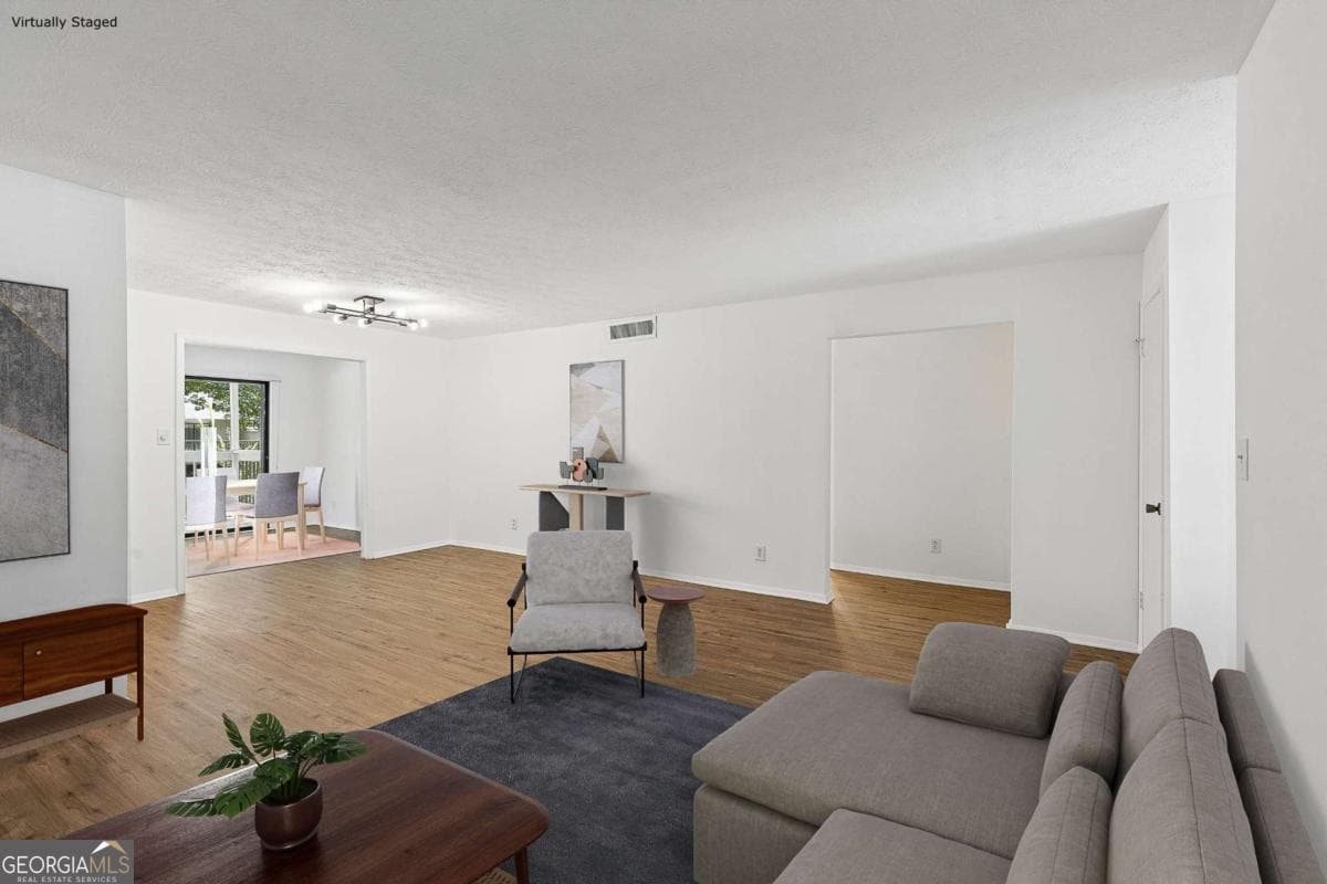 2 bedroom, 2 bathroom, 1,320 sq ft condominium for sale at 106 Cedar Court, Marietta, GA 30067 — photo 3