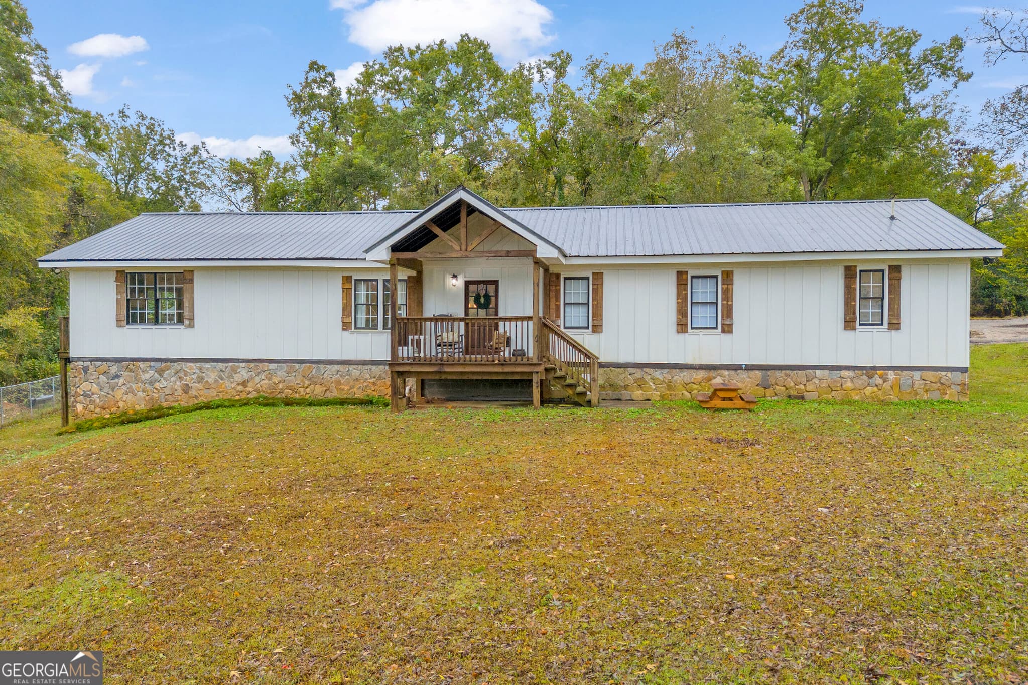 3 bedroom, 2.5 bathroom, 1,976 sq ft single family residence for sale at 1060 Stephens Street, Greensboro, GA 30642 — photo 2