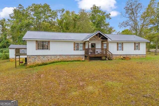 3 bedroom, 2.5 bathroom, 1,976 sq ft single family residence for sale at 1060 Stephens Street, Greensboro, GA 30642 — photo 1 of 26