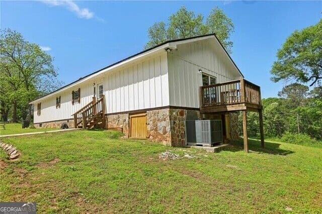 3 bedroom, 2.5 bathroom, 1,976 sq ft single family residence for sale at 1060 Stephens Street, Greensboro, GA 30642 — photo 4
