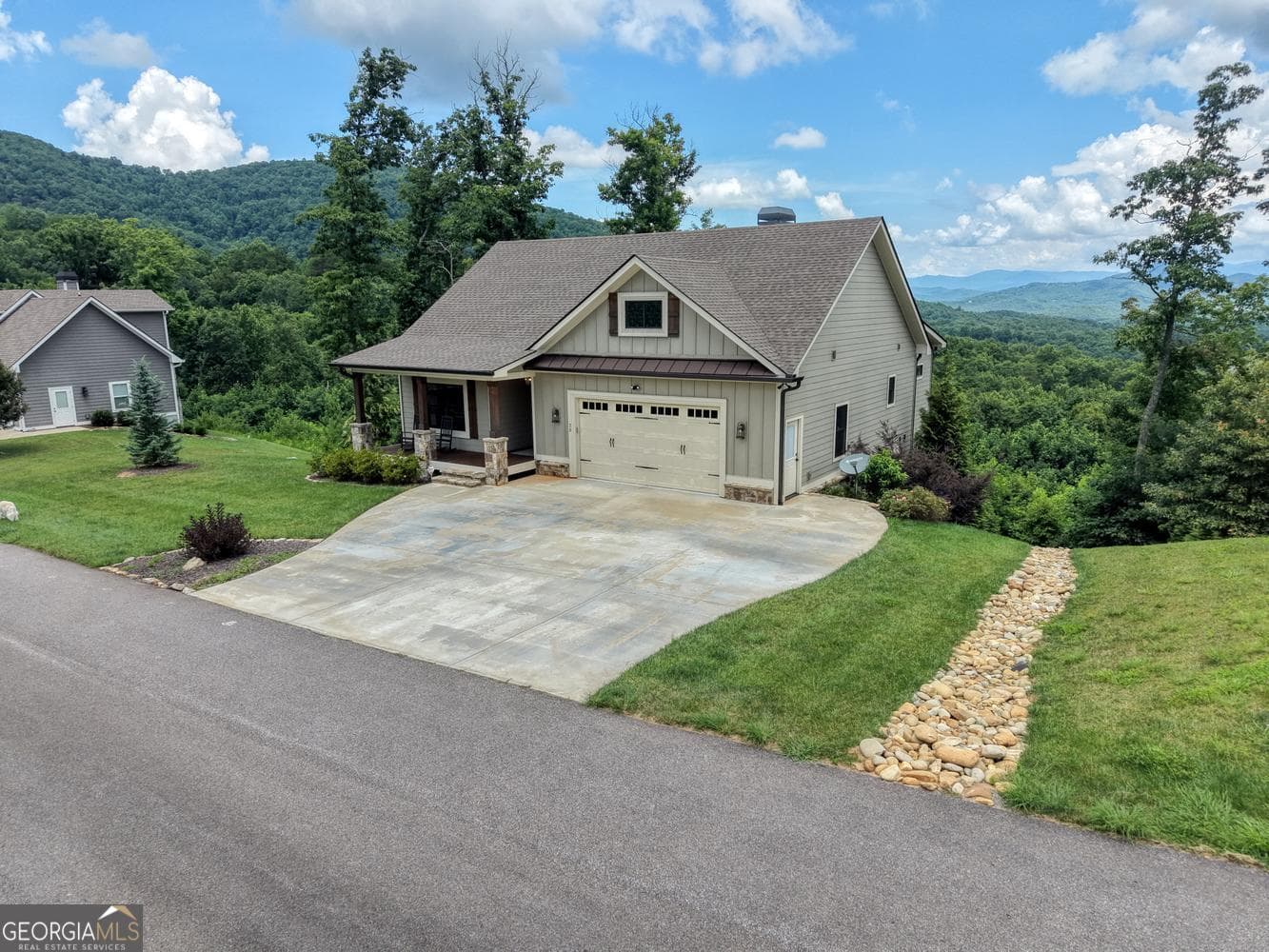 3 bedroom, 3 bathroom, 3,142 sq ft single family residence for sale at 25 Ivy Log Heights SPUR 11, Young Harris, GA 30582
