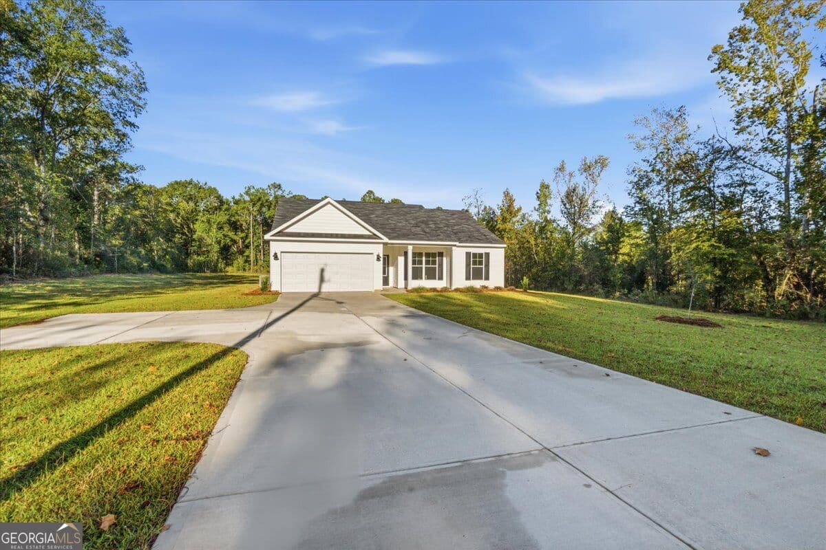 3 bedroom, 2 bathroom, 1,662 sq ft single family residence for sale at 125 Friendship Road, Sylvania, GA 30467 — photo 3