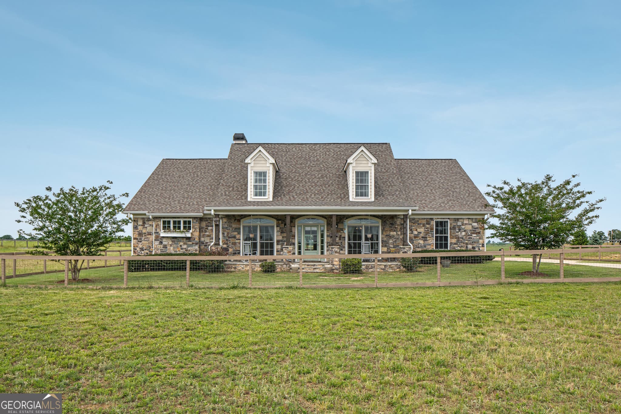 4 bedroom, 3.5 bathroom, 3,211 sq ft farm for sale at 180 Spears Lane, Mansfield, GA 30055 — photo 1 of 42