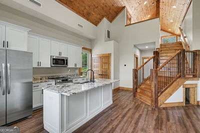 3 bedroom, 2 bathroom, 1,304 sq ft cabin,single family residence for sale at 60 Oak Forest Circle, Hayesville, NC 28904 — photo 6