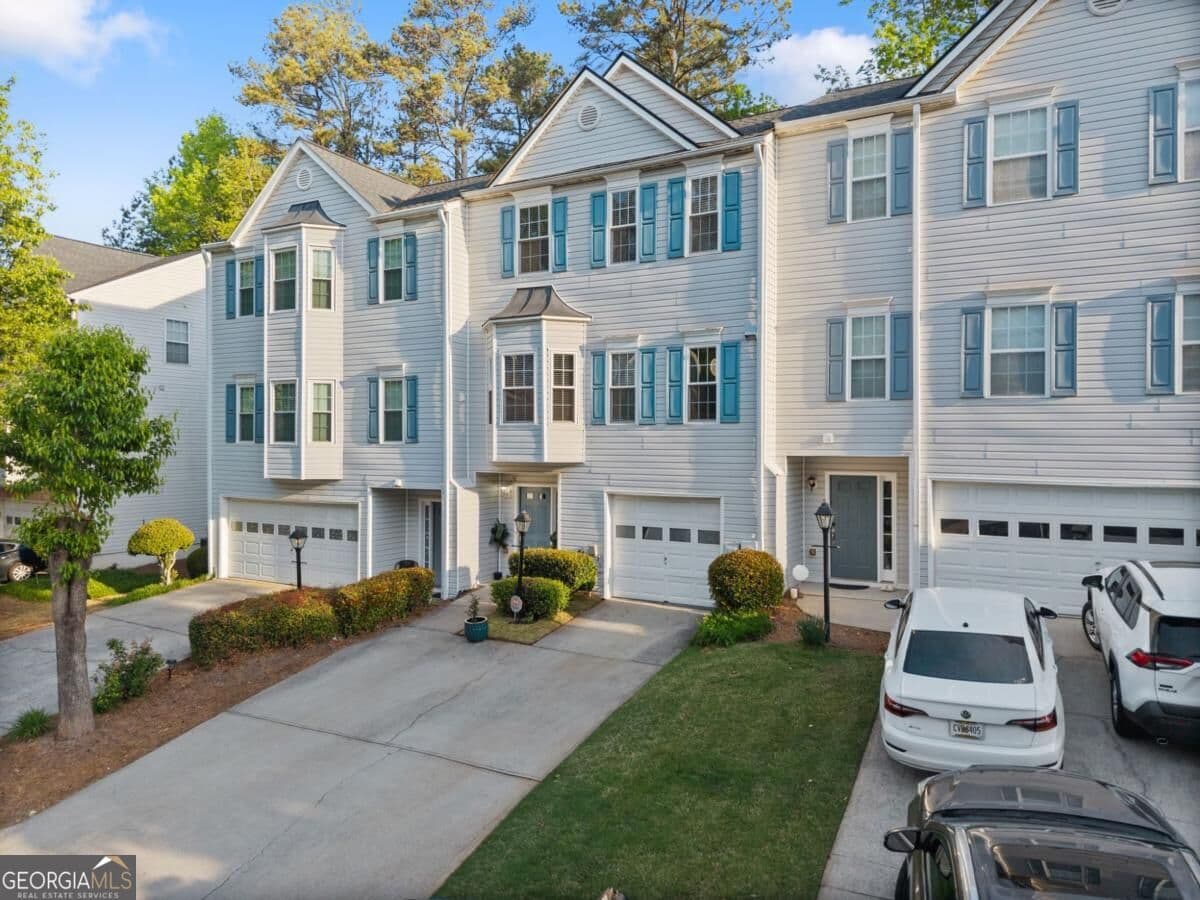 3 bedroom, 3.5 bathroom, 1,912 sq ft townhouse for sale at 200 Abbotts Mill Drive, Johns Creek, GA 30097 — photo 2