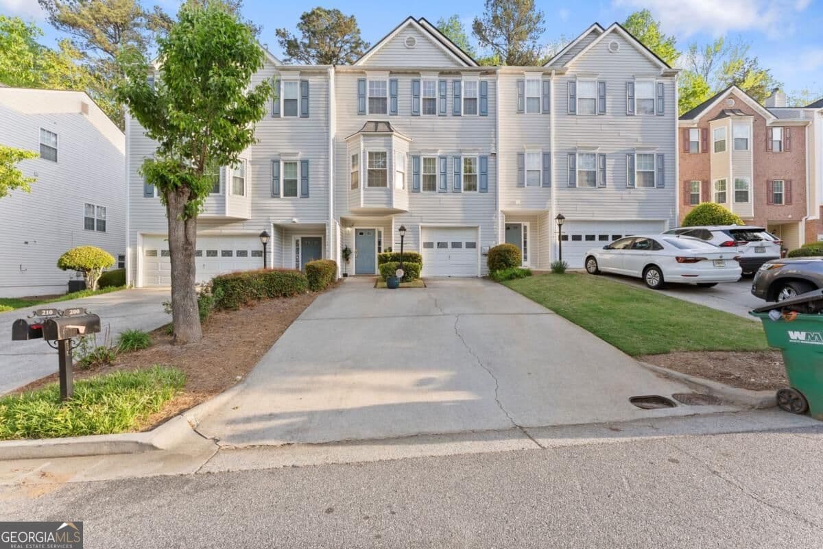 3 bedroom, 3.5 bathroom, 1,912 sq ft townhouse for sale at 200 Abbotts Mill Drive, Johns Creek, GA 30097 — photo 4