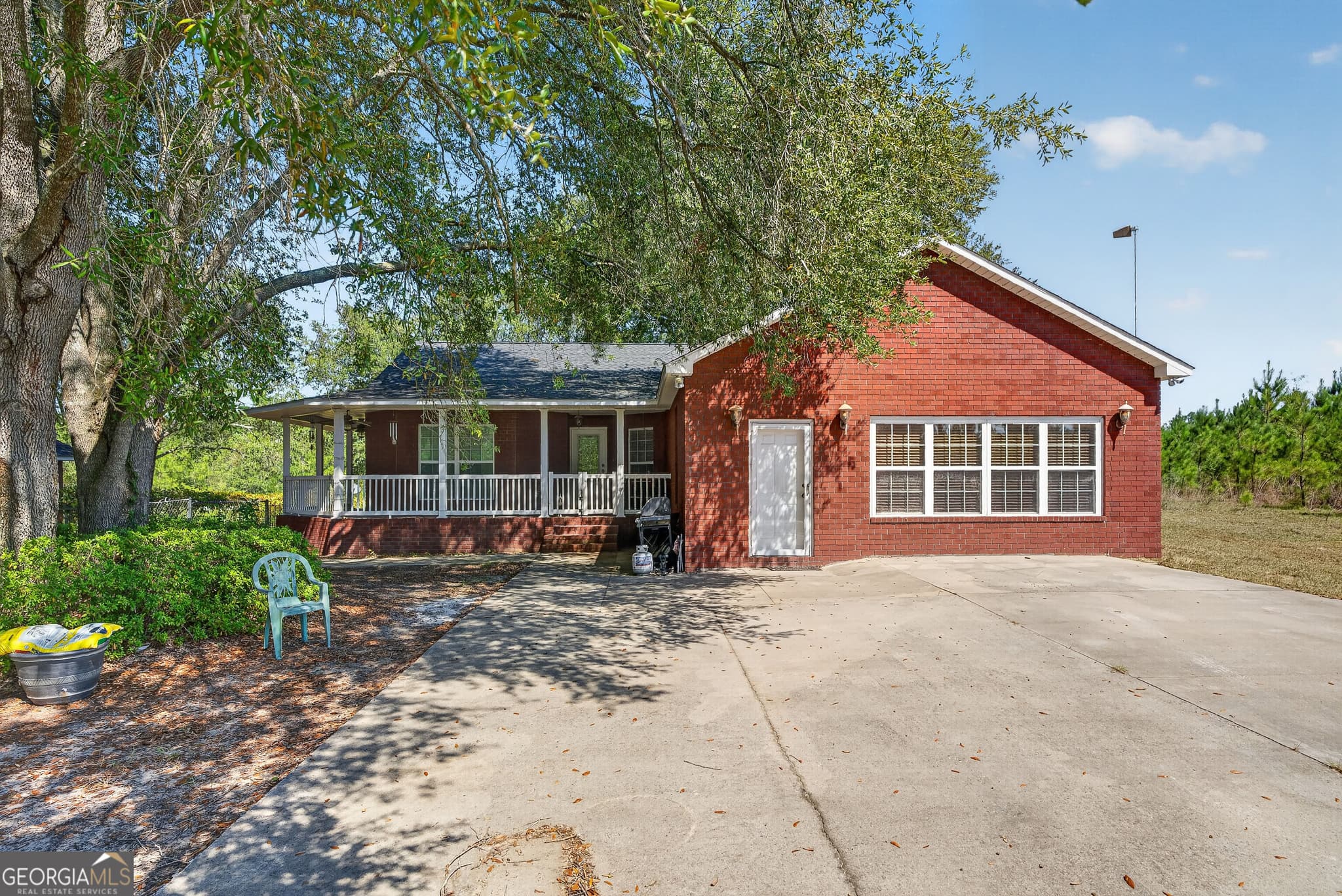3 bedroom, 3 bathroom, 3,000 sq ft single family residence for sale at 3999 Oscar Tippins Road, Baxley, GA 31513 — photo 3