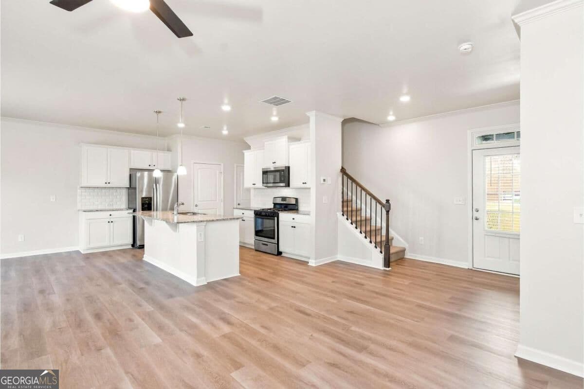 4 bedroom, 2.5 bathroom, 2,192 sq ft single family residence for sale at 5772 Screech Owl Drive, Flowery Branch, GA 30542 — photo 6