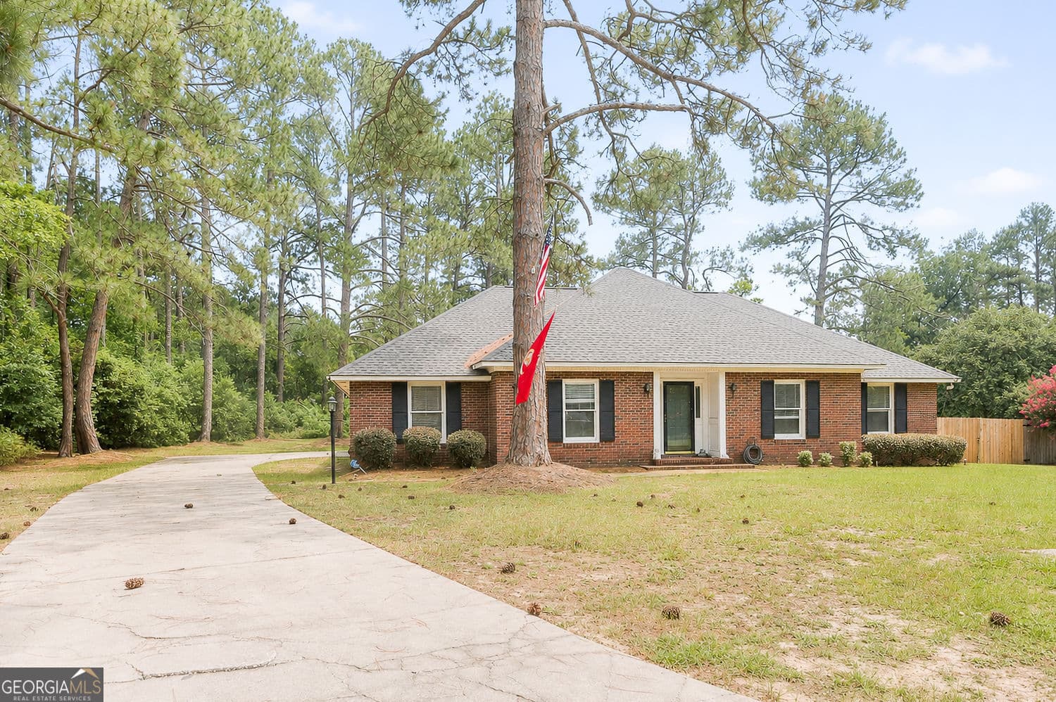 4 bedroom, 2 bathroom, 2,004 sq ft single family residence for sale at 127 Pine Bluff Drive, Statesboro, GA 30458 — photo 2