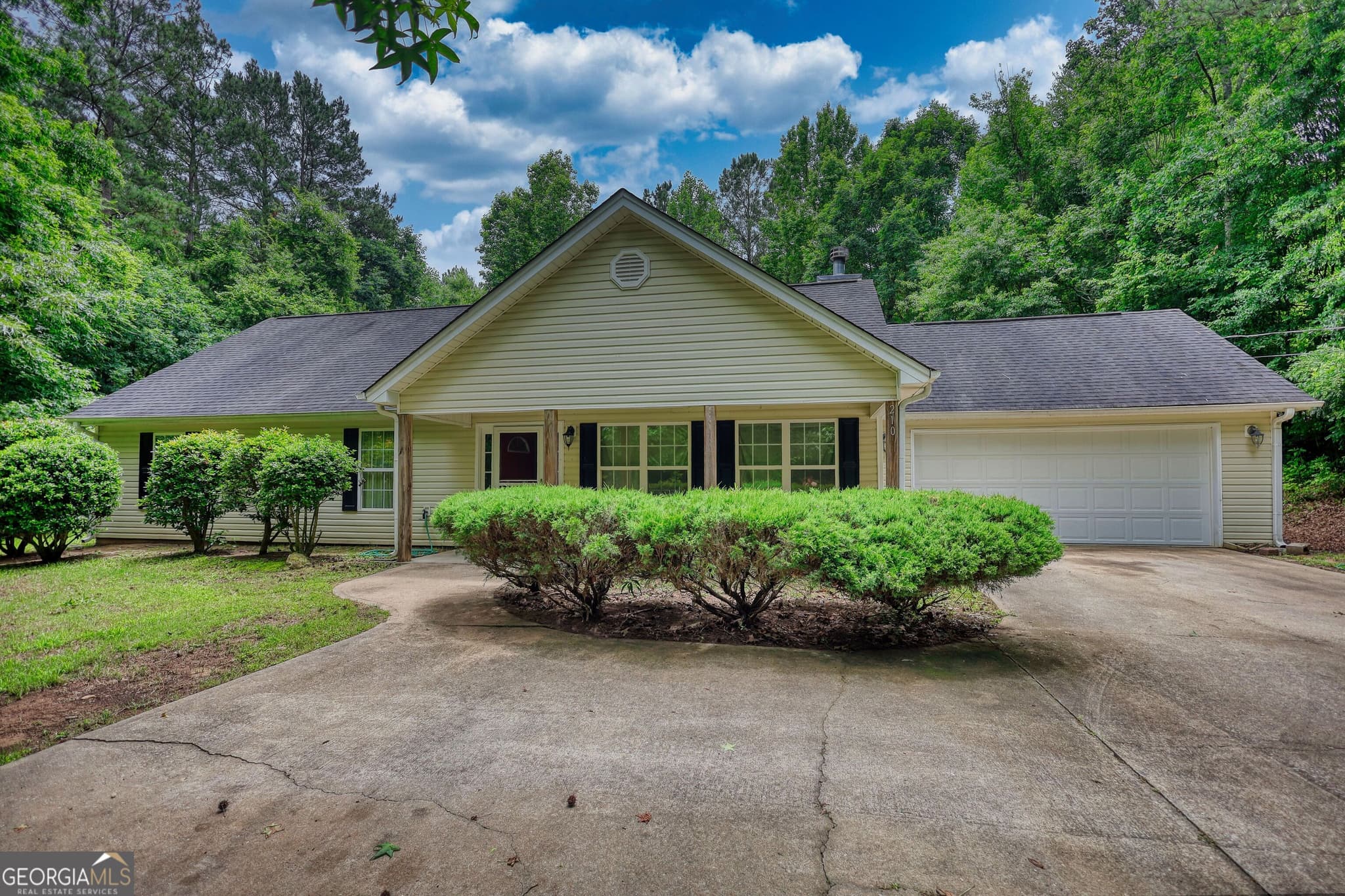3 bedroom, 2 bathroom, 1,500 sq ft single family residence sold at 210 Reeves Road, Jackson, GA 30233
