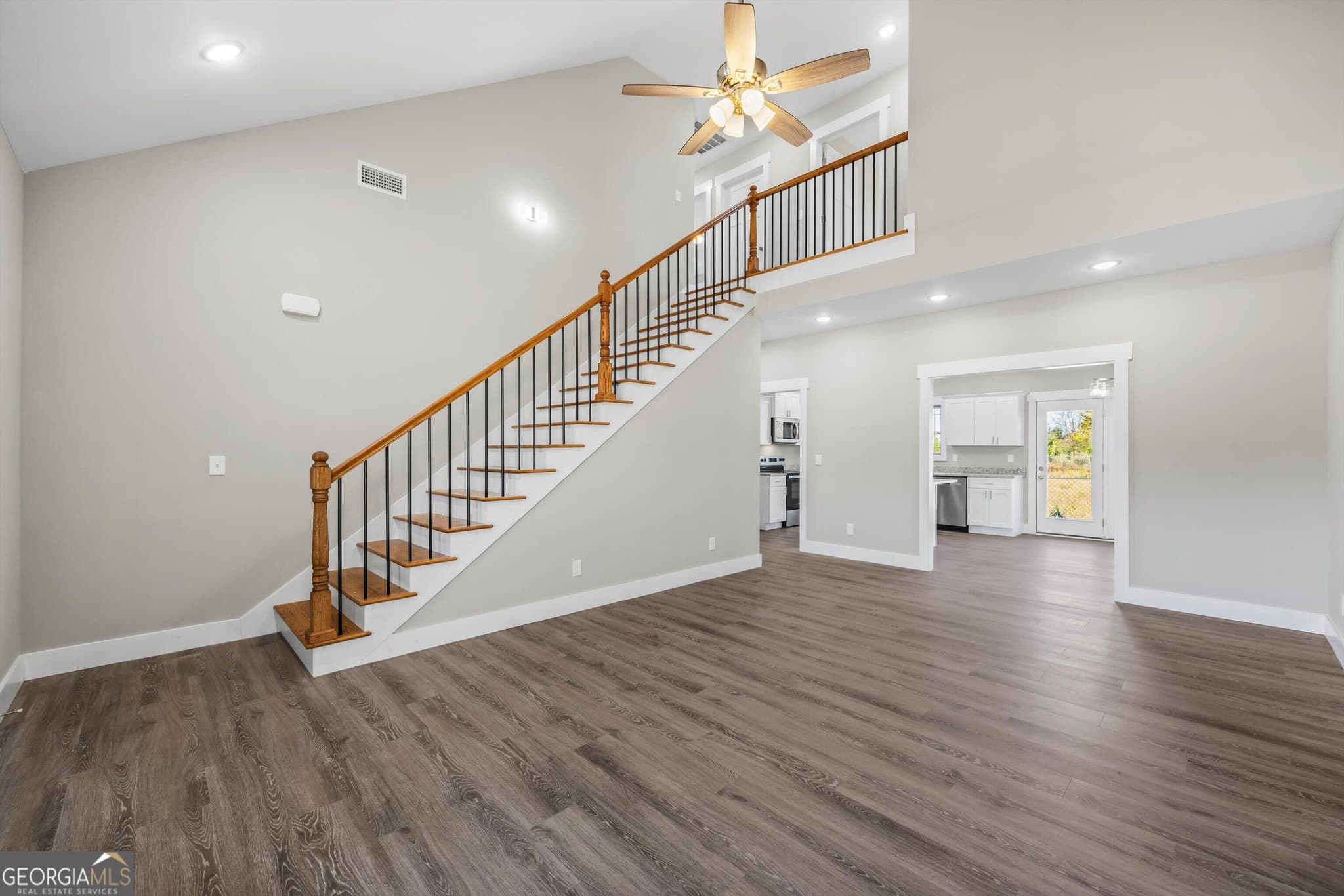 3 bedroom, 2.5 bathroom, 1,860 sq ft townhouse for sale at 81 Maddox Lane, Chatsworth, GA 30705 — photo 2