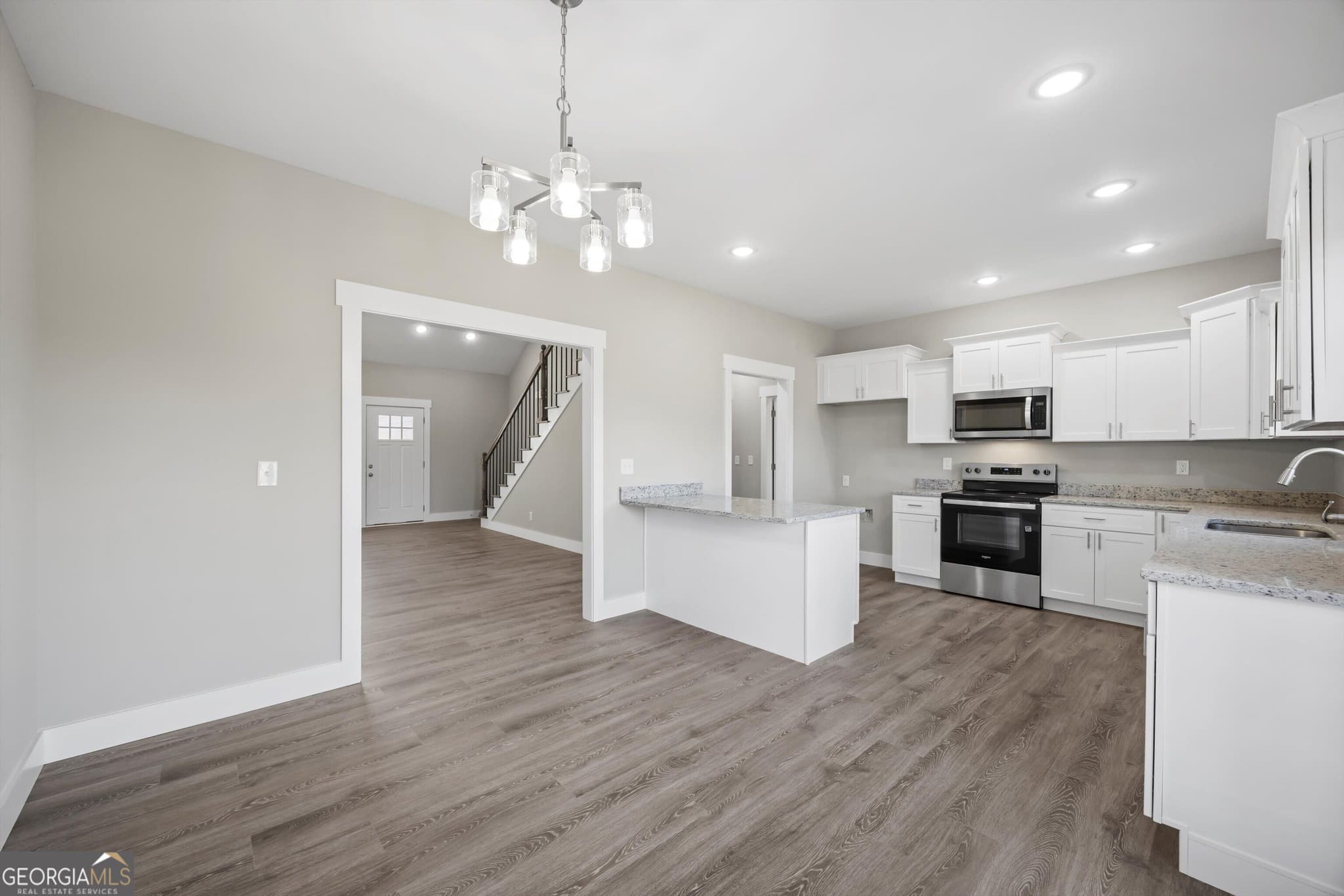 3 bedroom, 2.5 bathroom, 1,860 sq ft townhouse for sale at 81 Maddox Lane, Chatsworth, GA 30705 — photo 3