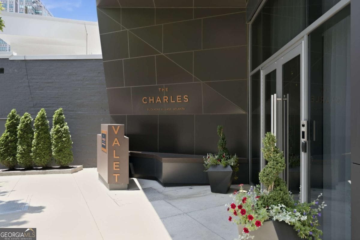 3 bedroom, 2.5 bathroom, 2,460 sq ft condominium for sale at 3107 Peachtree Road 1804, Atlanta, GA 30305