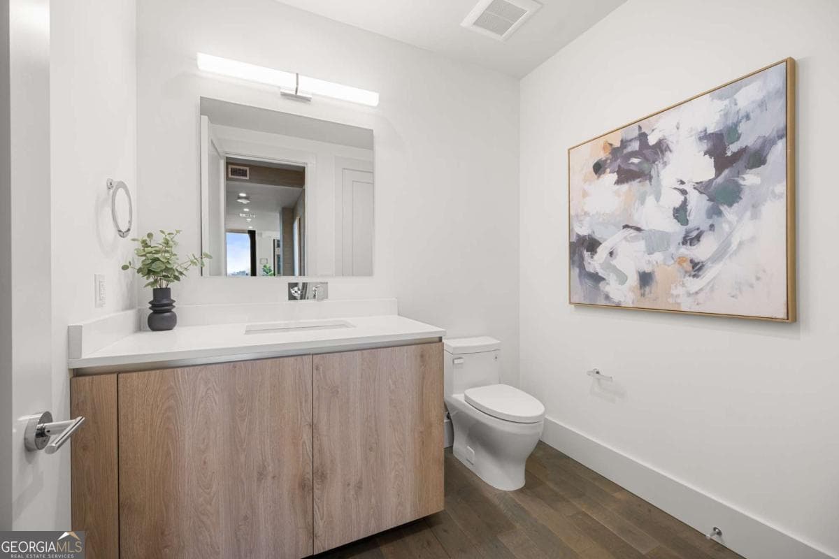3 bedroom, 2.5 bathroom, 2,460 sq ft condominium for sale at 3107 Peachtree Road 1804, Atlanta, GA 30305 — photo 10