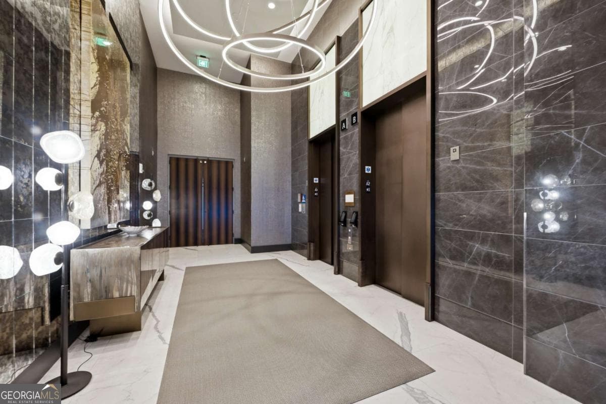 3 bedroom, 2.5 bathroom, 2,460 sq ft condominium for sale at 3107 Peachtree Road 1804, Atlanta, GA 30305 — photo 4