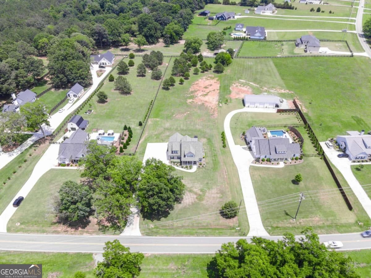 4 bedroom, 2.5 bathroom, 2,724 sq ft single family residence for sale at 1515 Gratis Road, Monroe, GA 30656 — photo 4