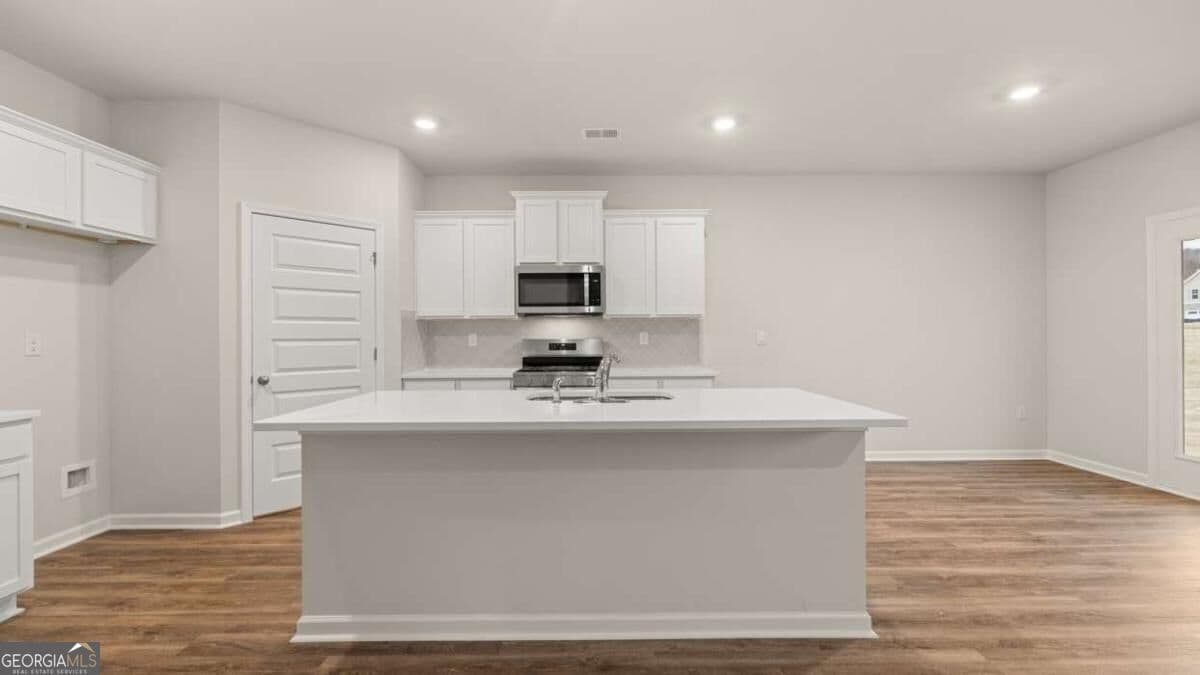 5 bedroom, 2.5 bathroom single family residence for sale at 102 Planters Row, Perry, GA 31069 — photo 7