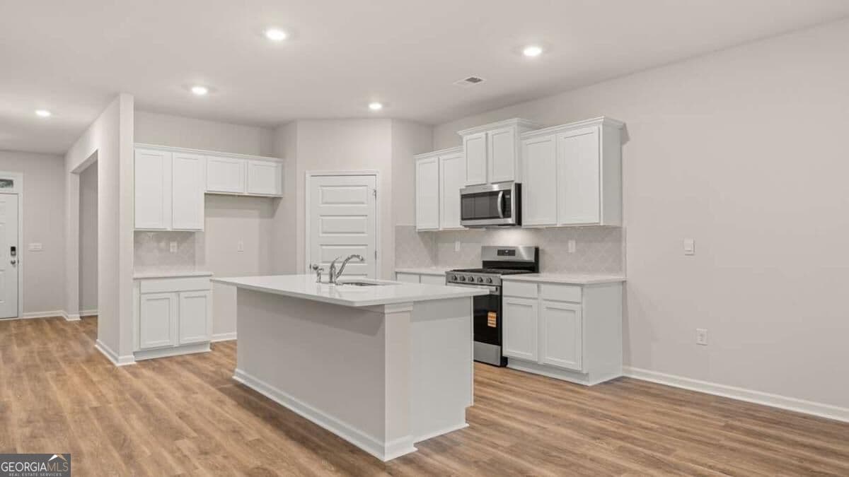 5 bedroom, 2.5 bathroom single family residence for sale at 102 Planters Row, Perry, GA 31069 — photo 5