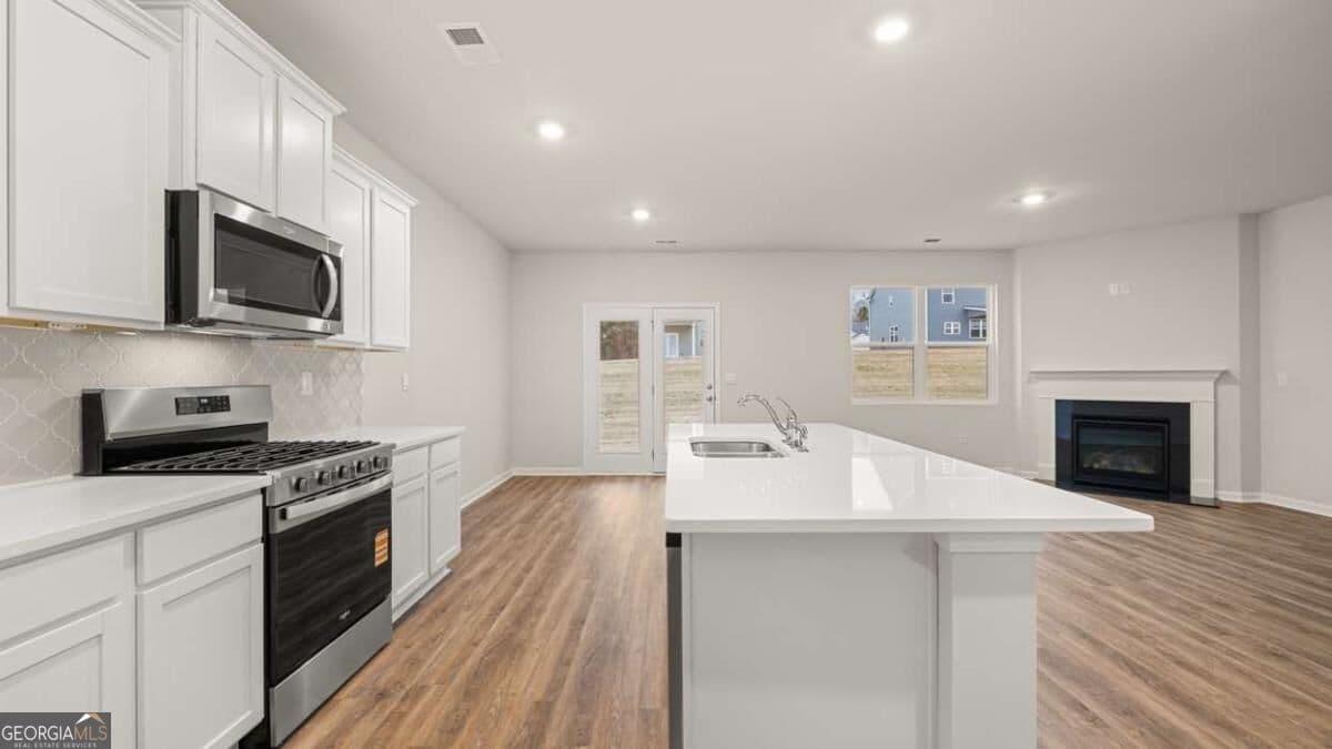5 bedroom, 2.5 bathroom single family residence for sale at 102 Planters Row, Perry, GA 31069 — photo 9