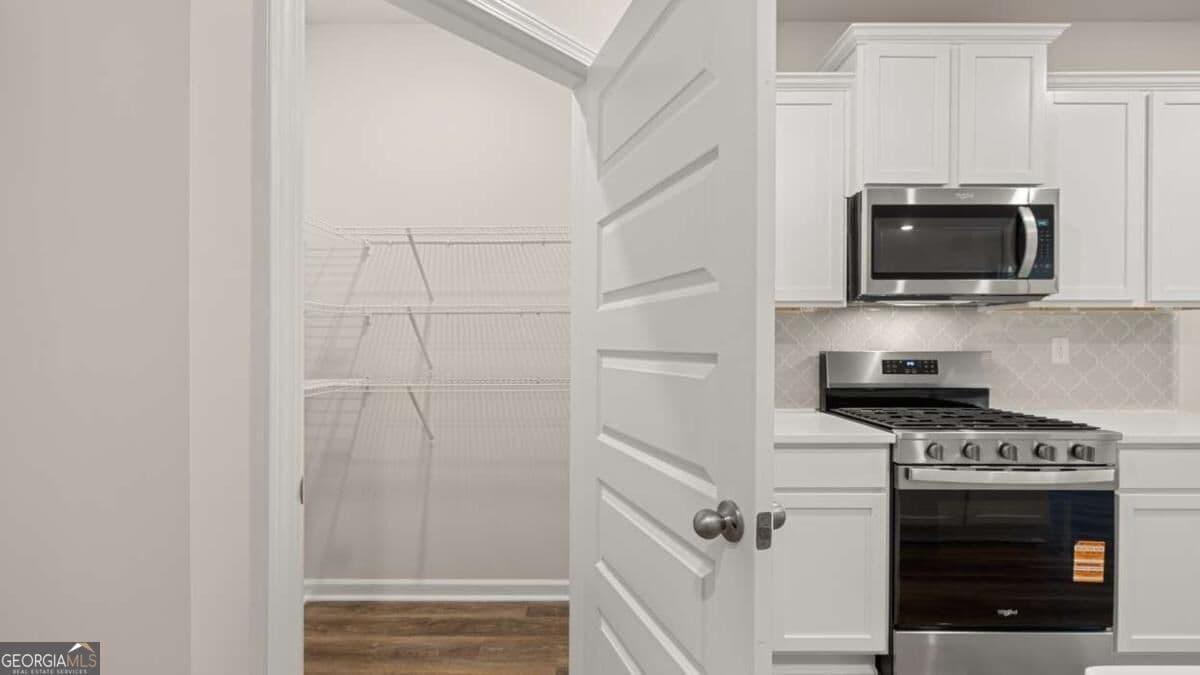 5 bedroom, 2.5 bathroom single family residence for sale at 102 Planters Row, Perry, GA 31069 — photo 8