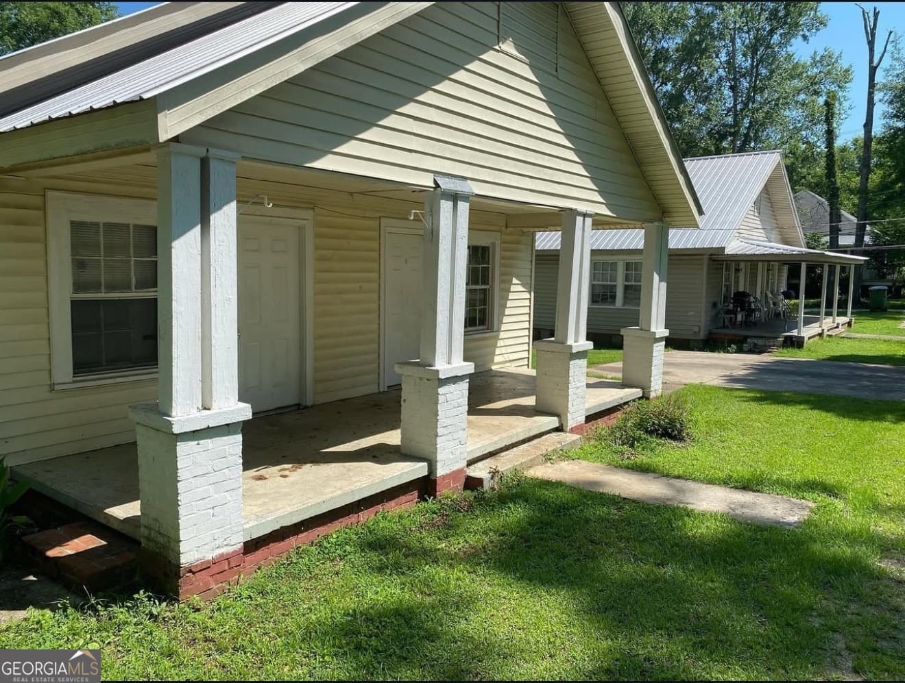 4 bedroom, 4 bathroom, 2,516 sq ft single family residence sold at 15 & 17 E. 20th Street, Lanett, AL 36863