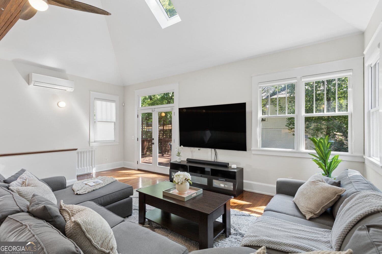 5 bedroom, 3 bathroom, 2,227 sq ft single family residence for sale at 648 Waldo Street, Atlanta, GA 30312 — photo 2