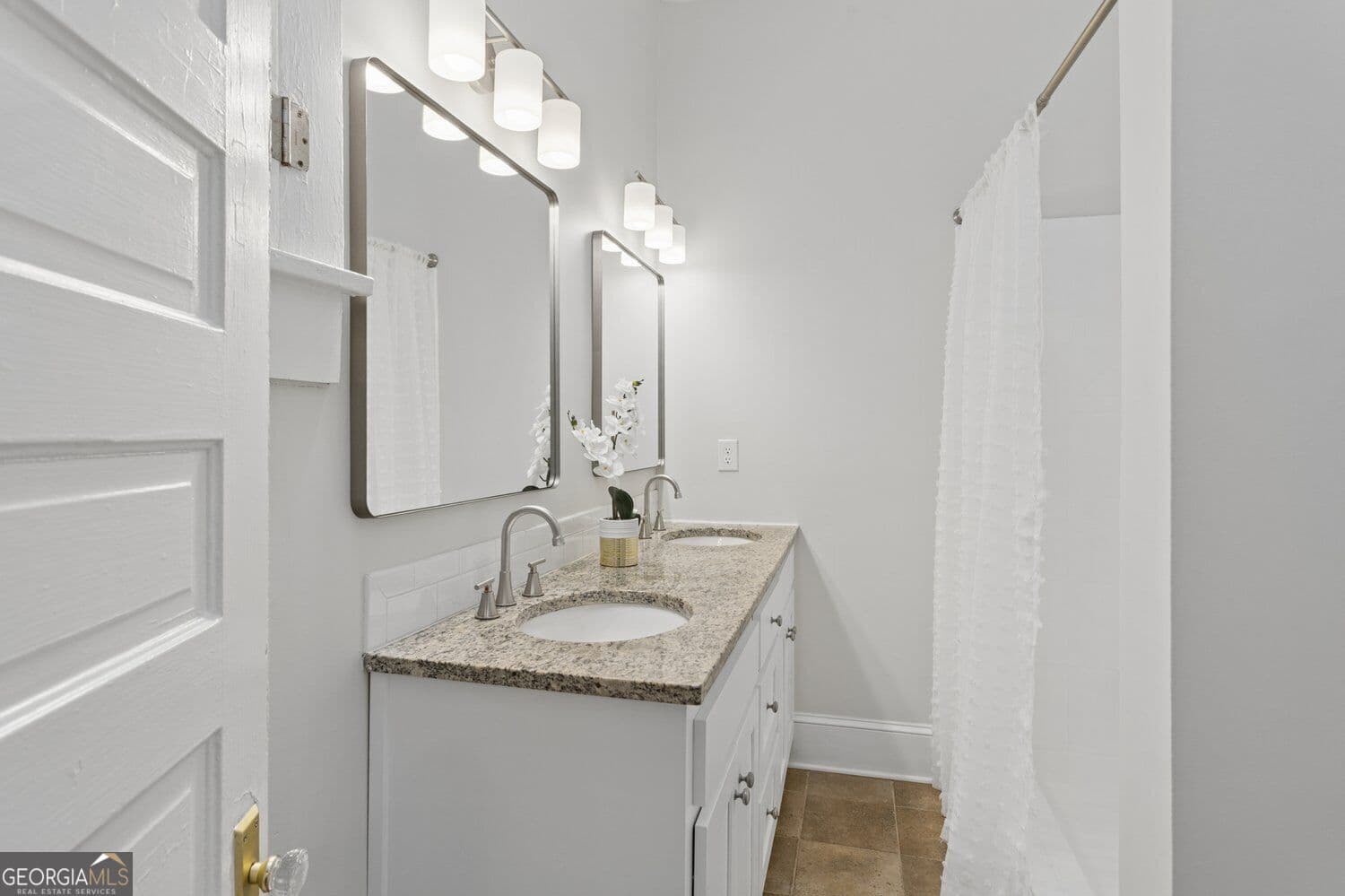 5 bedroom, 3 bathroom, 2,227 sq ft single family residence for sale at 648 Waldo Street, Atlanta, GA 30312 — photo 6