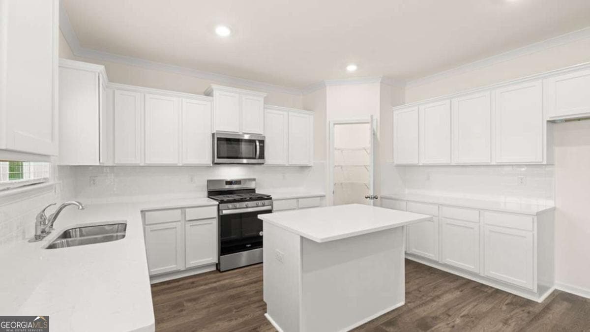 5 bedroom, 4 bathroom single family residence for sale at 3019 Champions Way, Loganville, GA 30052 — photo 3