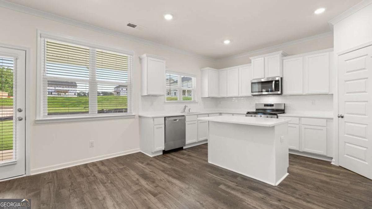 5 bedroom, 4 bathroom single family residence for sale at 3019 Champions Way, Loganville, GA 30052 — photo 4