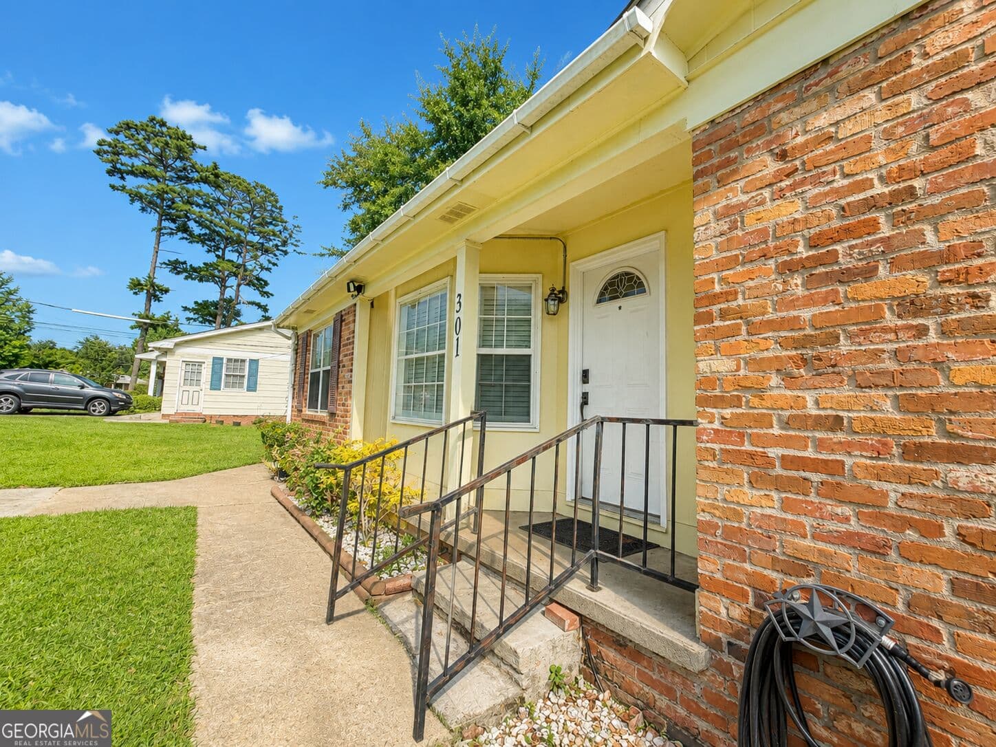 3 bedroom, 2 bathroom, 1,959 sq ft single family residence for sale at 301 Sharon Drive, Americus, GA 31709 — photo 2