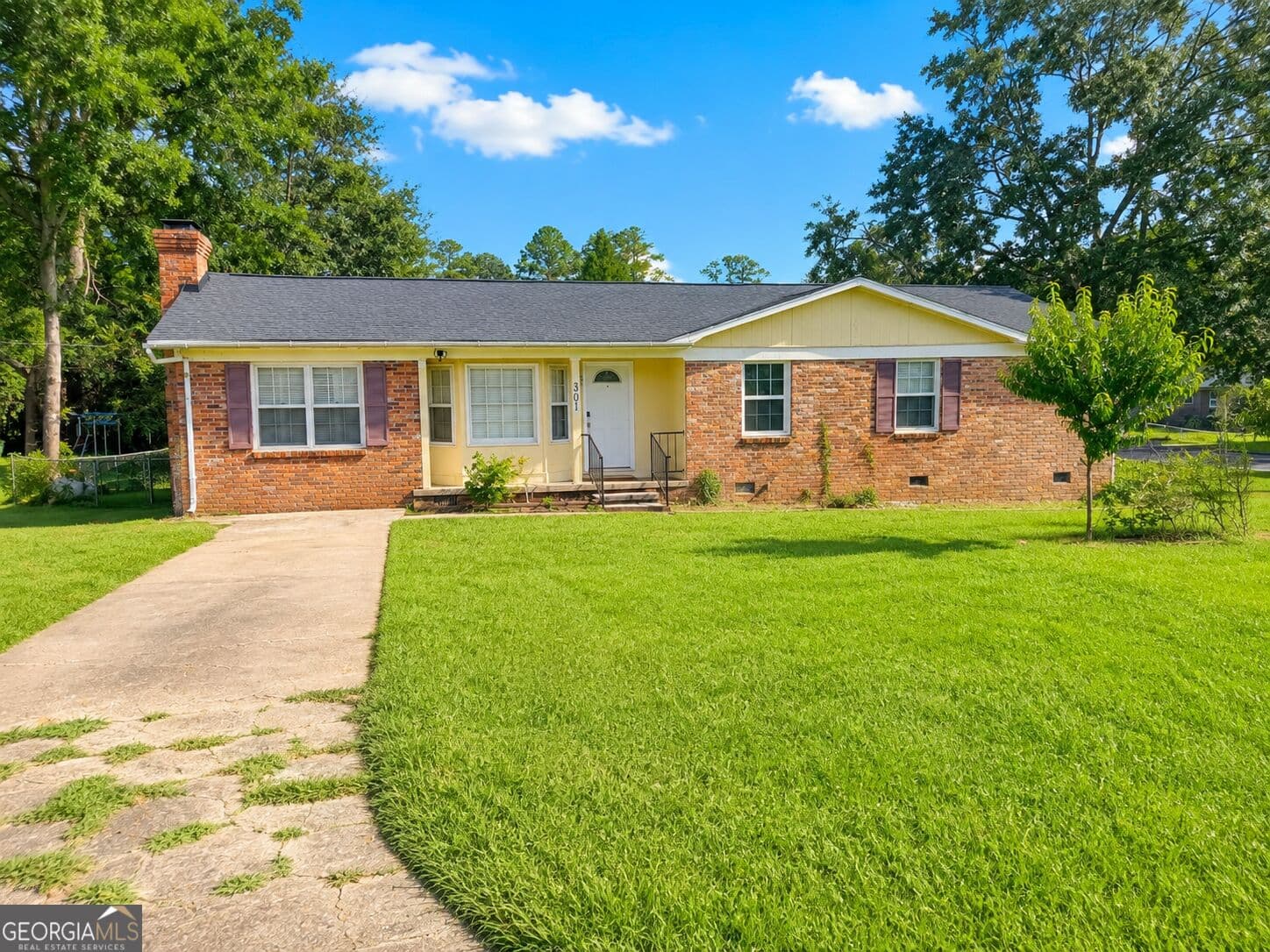 3 bedroom, 2 bathroom, 1,959 sq ft single family residence for sale at 301 Sharon Drive, Americus, GA 31709
