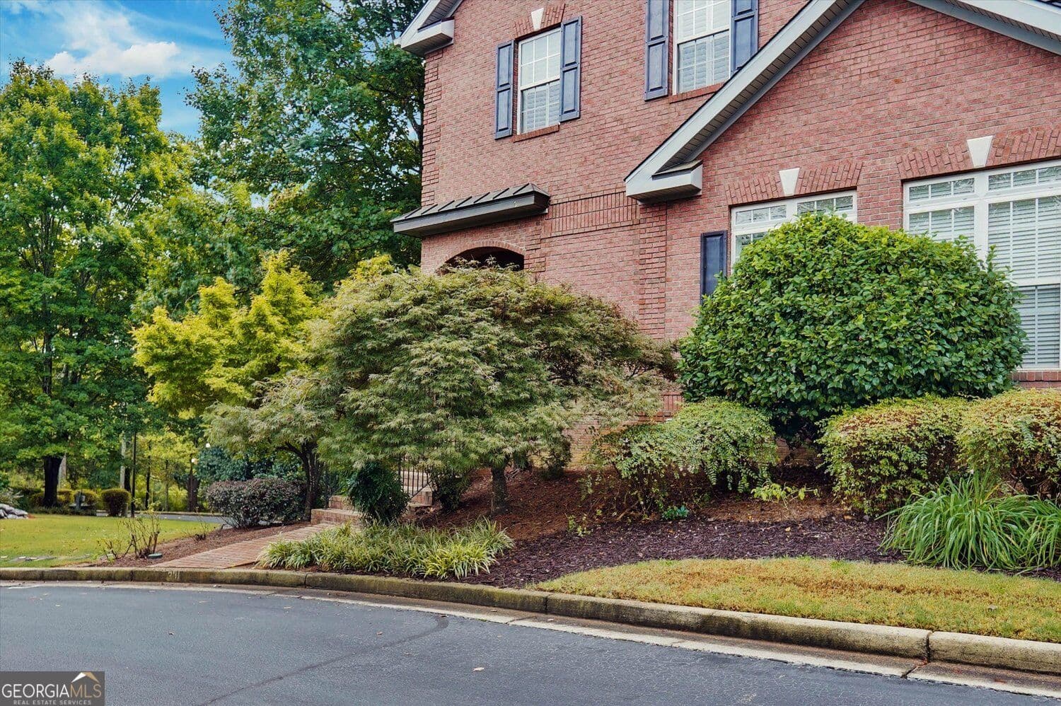 3 bedroom, 4 bathroom, 2,373 sq ft townhouse for sale at 1950 Buford Dam Road #301, Cumming, GA 30041 — photo 3