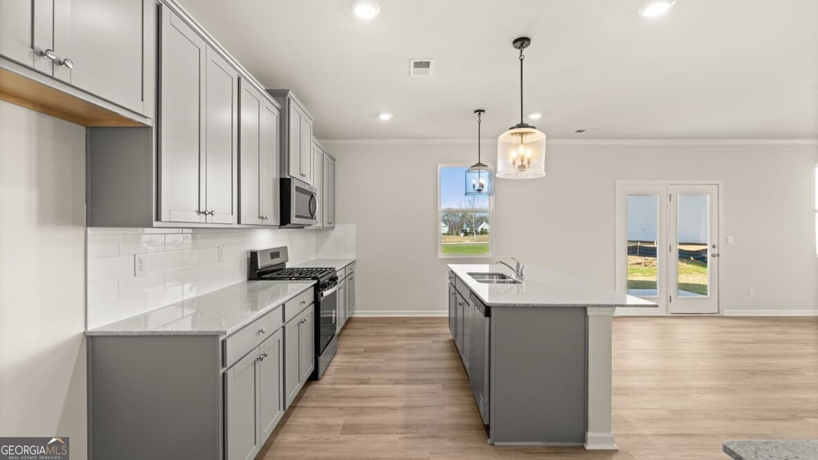 4 bedroom, 3.5 bathroom, 2,890 sq ft single family residence for sale at 805 Shoreview Trail, Villa Rica, GA 30180 — photo 9