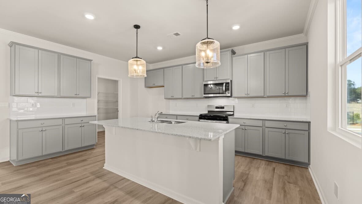 4 bedroom, 3.5 bathroom, 2,890 sq ft single family residence for sale at 805 Shoreview Trail, Villa Rica, GA 30180 — photo 8
