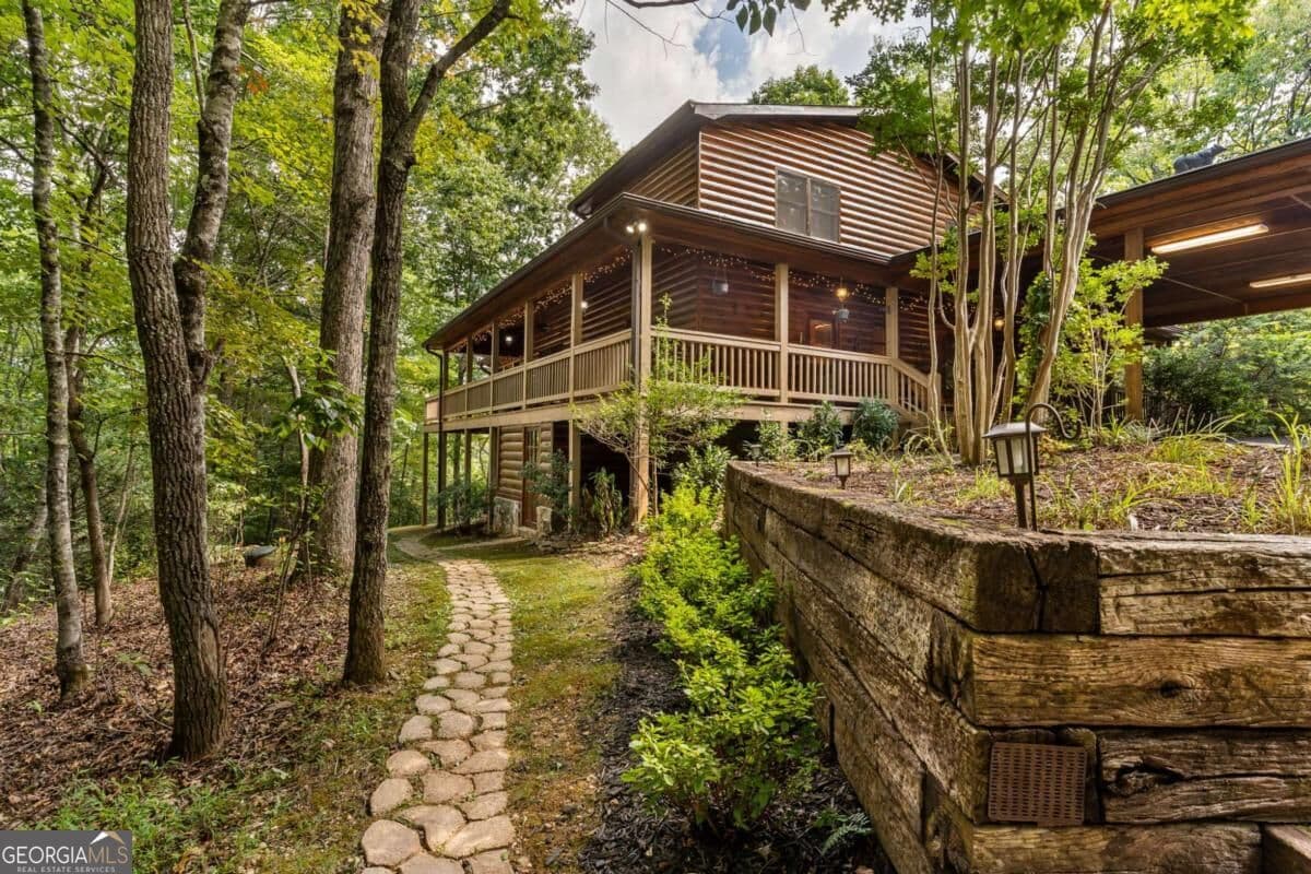 3 bedroom, 3 bathroom, 2,880 sq ft cabin,single family residence for sale at 51 Cornerstone Court 68, Blue Ridge, GA 30513 — photo 3