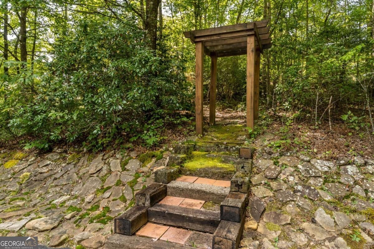 3 bedroom, 3 bathroom, 2,880 sq ft cabin,single family residence for sale at 51 Cornerstone Court 68, Blue Ridge, GA 30513 — photo 8