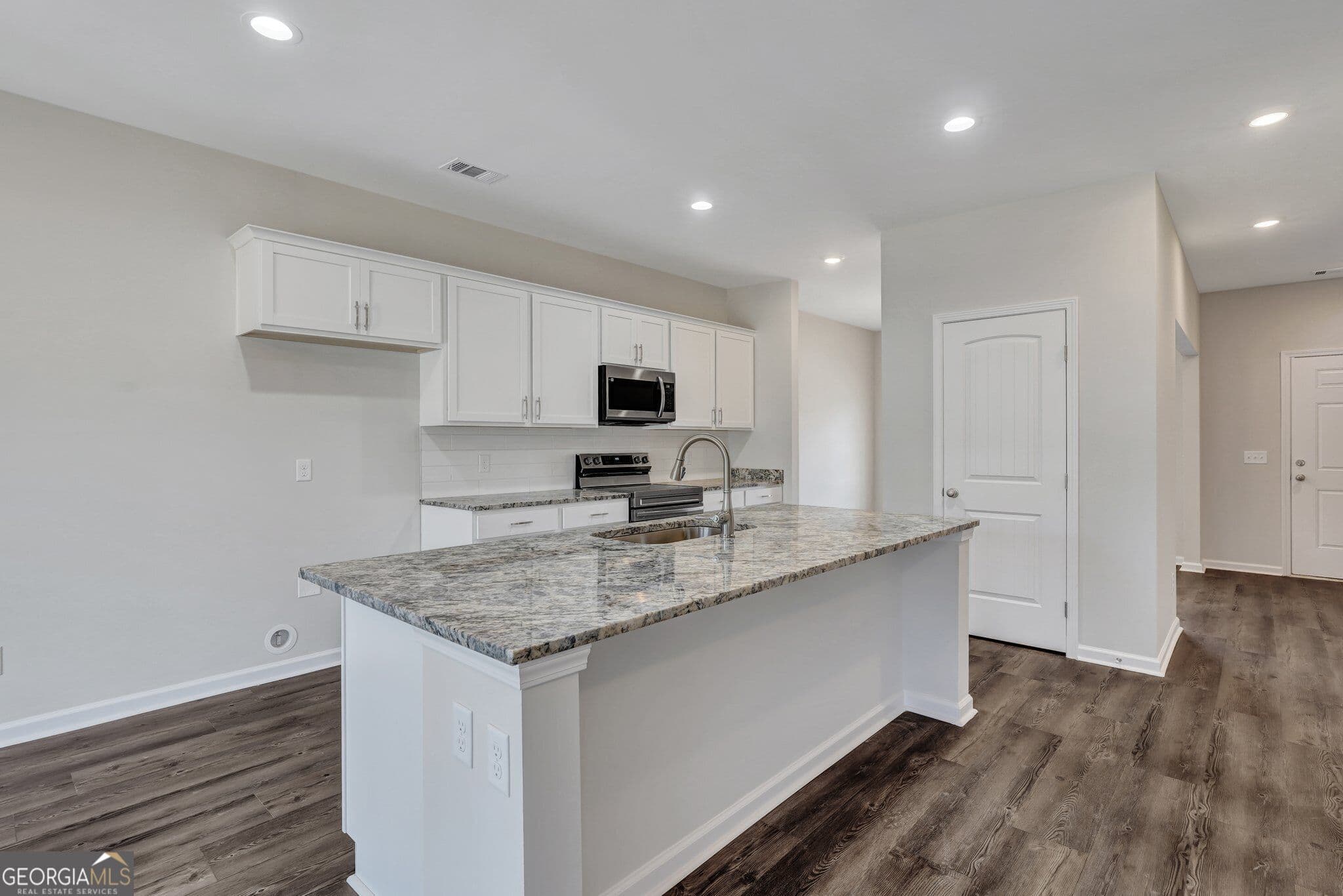5 bedroom, 3 bathroom, 2,434 sq ft single family residence for sale at 114 Lakeview Pines Way, Statesboro, GA 30461 — photo 7