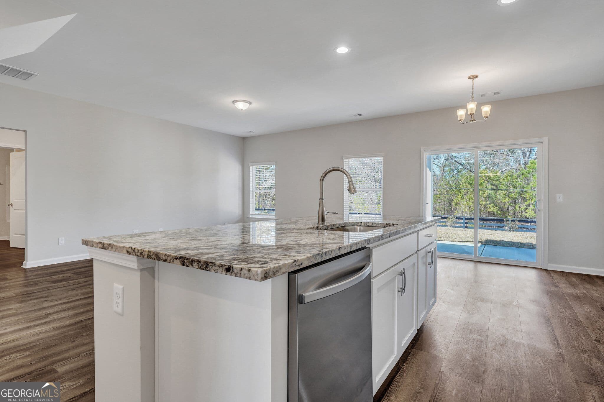 5 bedroom, 3 bathroom, 2,434 sq ft single family residence for sale at 114 Lakeview Pines Way, Statesboro, GA 30461 — photo 9