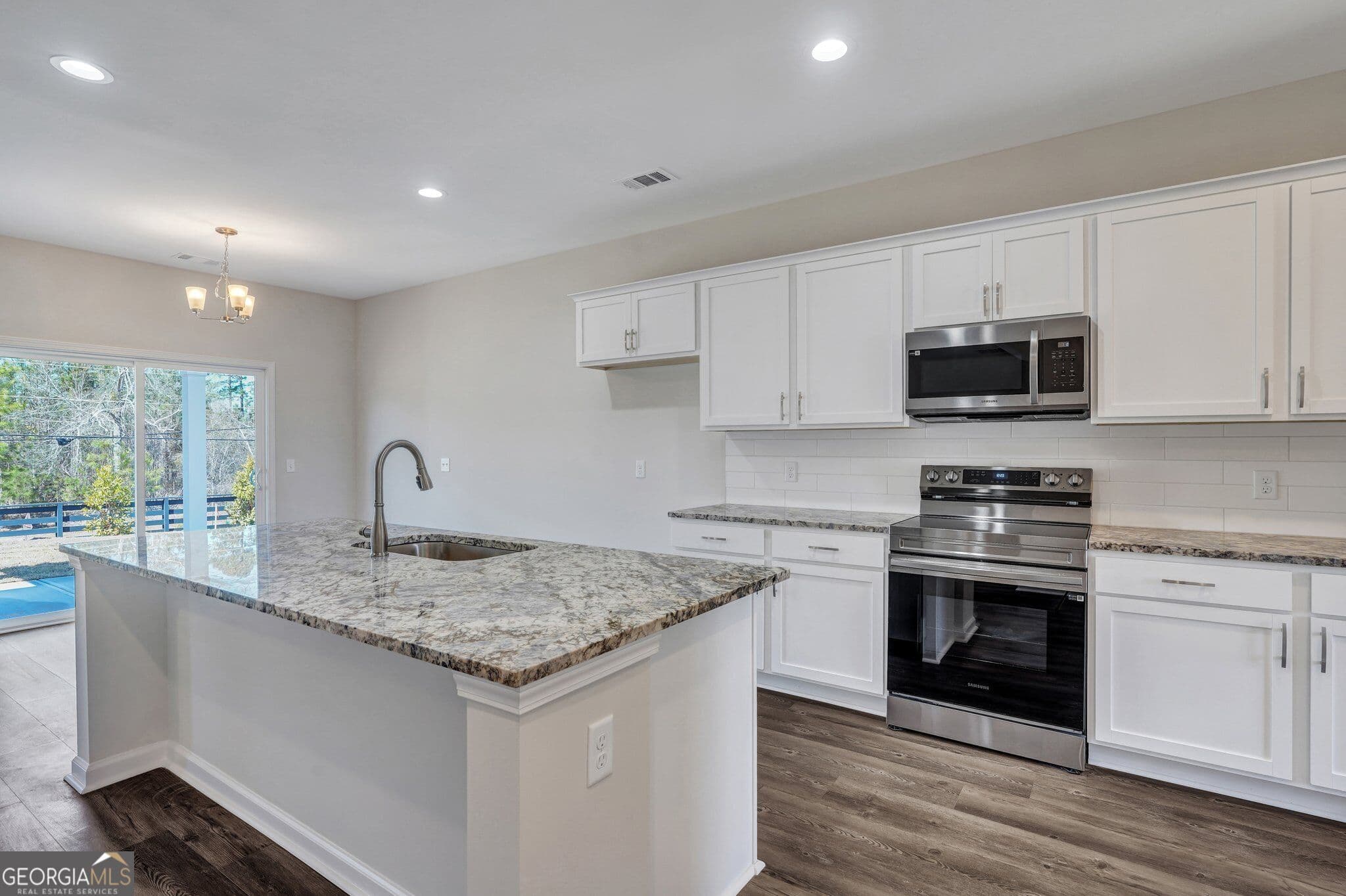 5 bedroom, 3 bathroom, 2,434 sq ft single family residence for sale at 114 Lakeview Pines Way, Statesboro, GA 30461 — photo 8