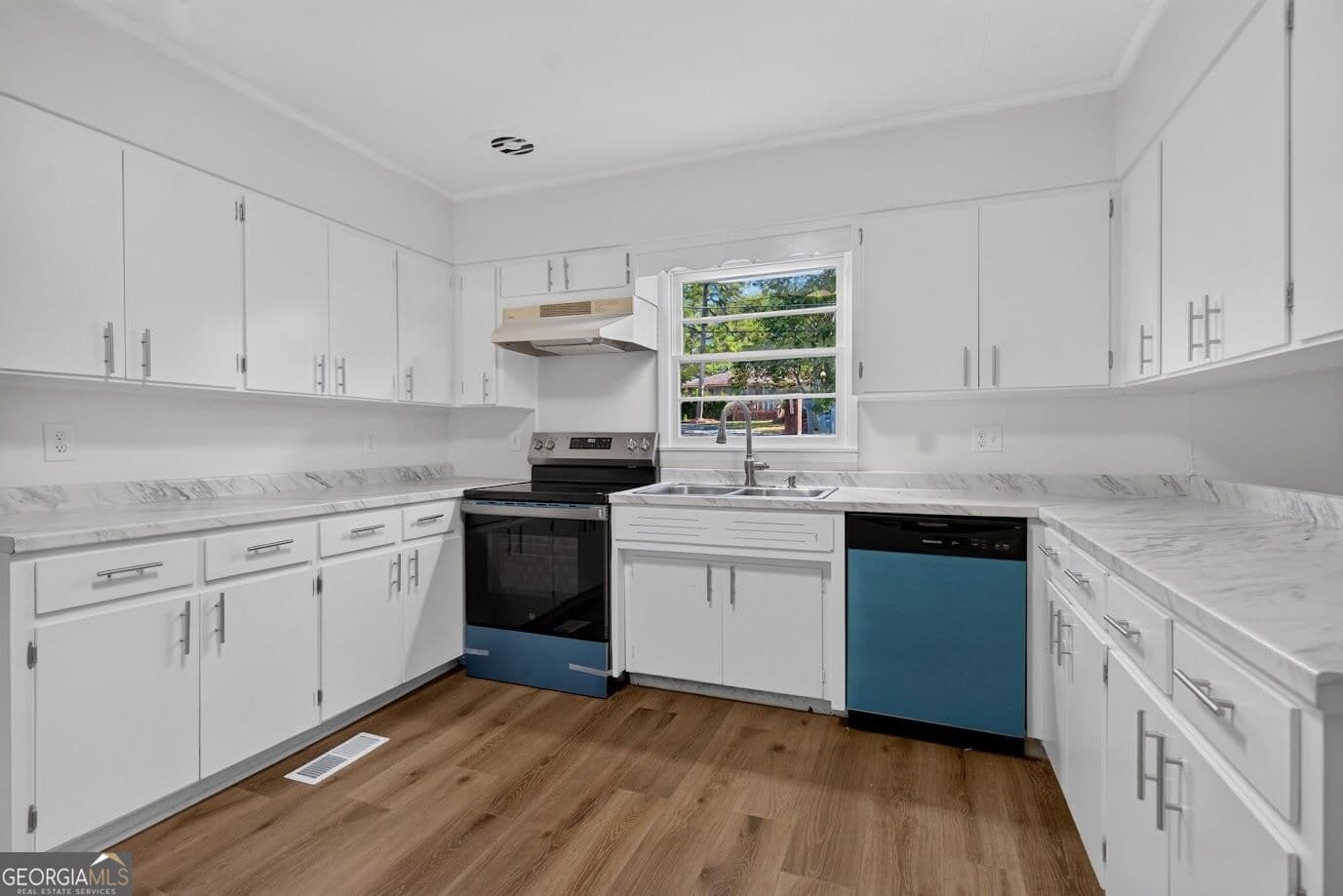 4 bedroom, 2 bathroom, 1,784 sq ft single family residence for sale at 434 Pineview Terrace, Lagrange, GA 30240 — photo 3
