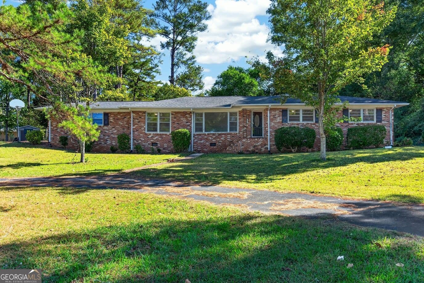 4 bedroom, 2 bathroom, 1,784 sq ft single family residence for sale at 434 Pineview Terrace, Lagrange, GA 30240 — photo 1 of 14