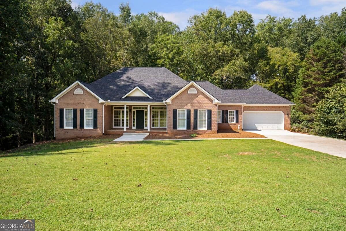 4 bedroom, 4 bathroom, 2,316 sq ft single family residence for sale at 759 stoneview Drive, Hoschton, GA 30548 — photo 2