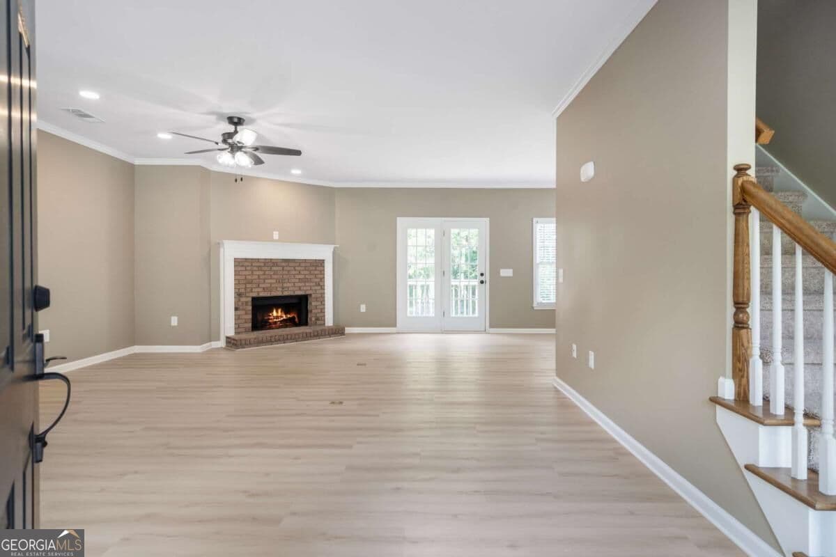 4 bedroom, 4 bathroom, 2,316 sq ft single family residence for sale at 759 stoneview Drive, Hoschton, GA 30548 — photo 6
