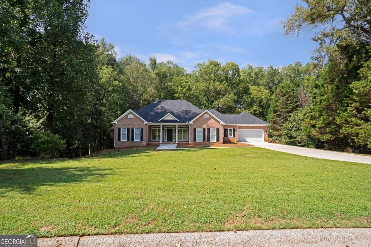 4 bedroom, 4 bathroom, 2,316 sq ft single family residence for sale at 759 stoneview Drive, Hoschton, GA 30548 — photo 3