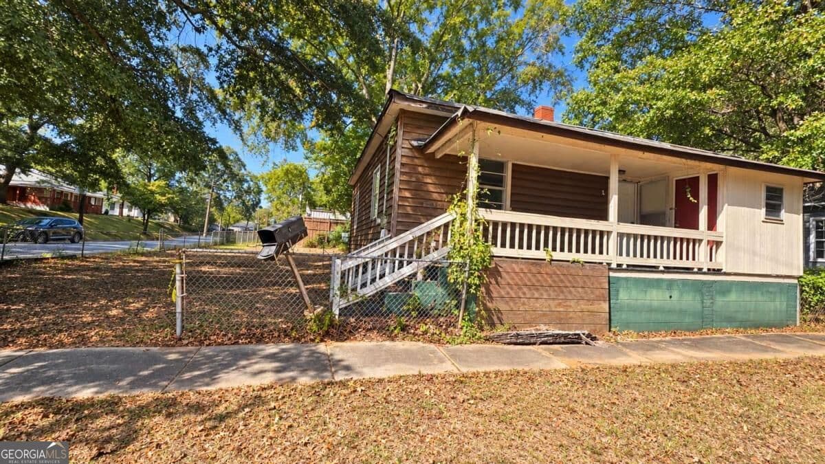 2 bedroom, 2 bathroom, 1,222 sq ft single family residence for sale at 1 Magnolia Street, Covington, GA 30014
