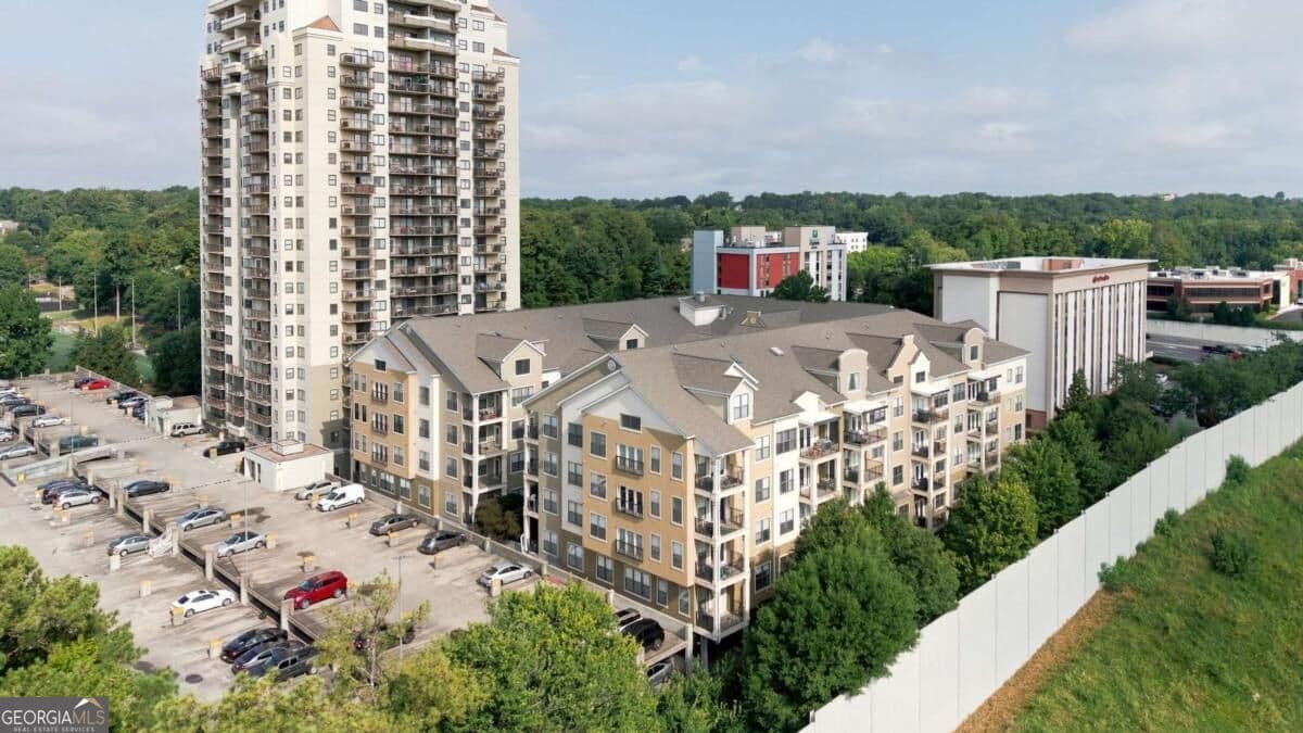 1 bedroom, 1.5 bathroom, 935 sq ft condominium for sale at 799 Hammond Drive 226, Sandy Springs, GA 30328 — photo 2