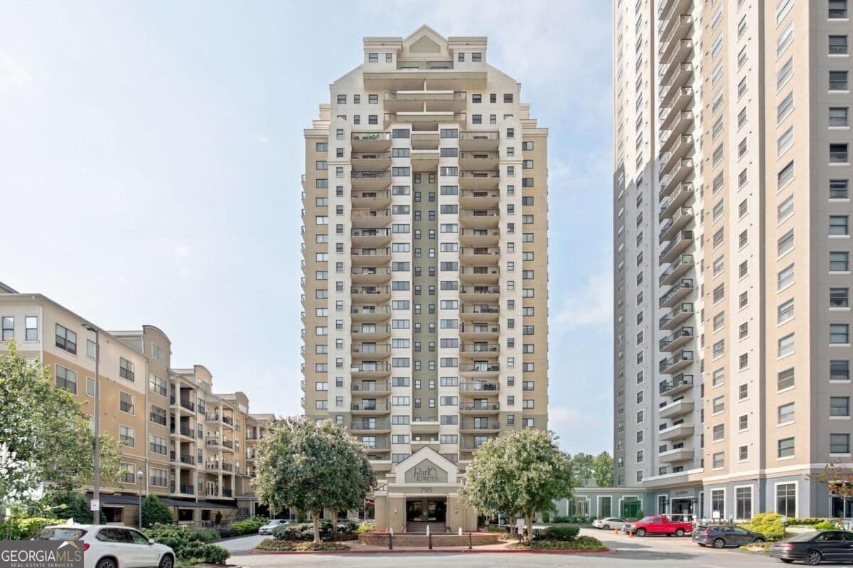 1 bedroom, 1.5 bathroom, 935 sq ft condominium for sale at 799 Hammond Drive 226, Sandy Springs, GA 30328 — photo 1 of 45