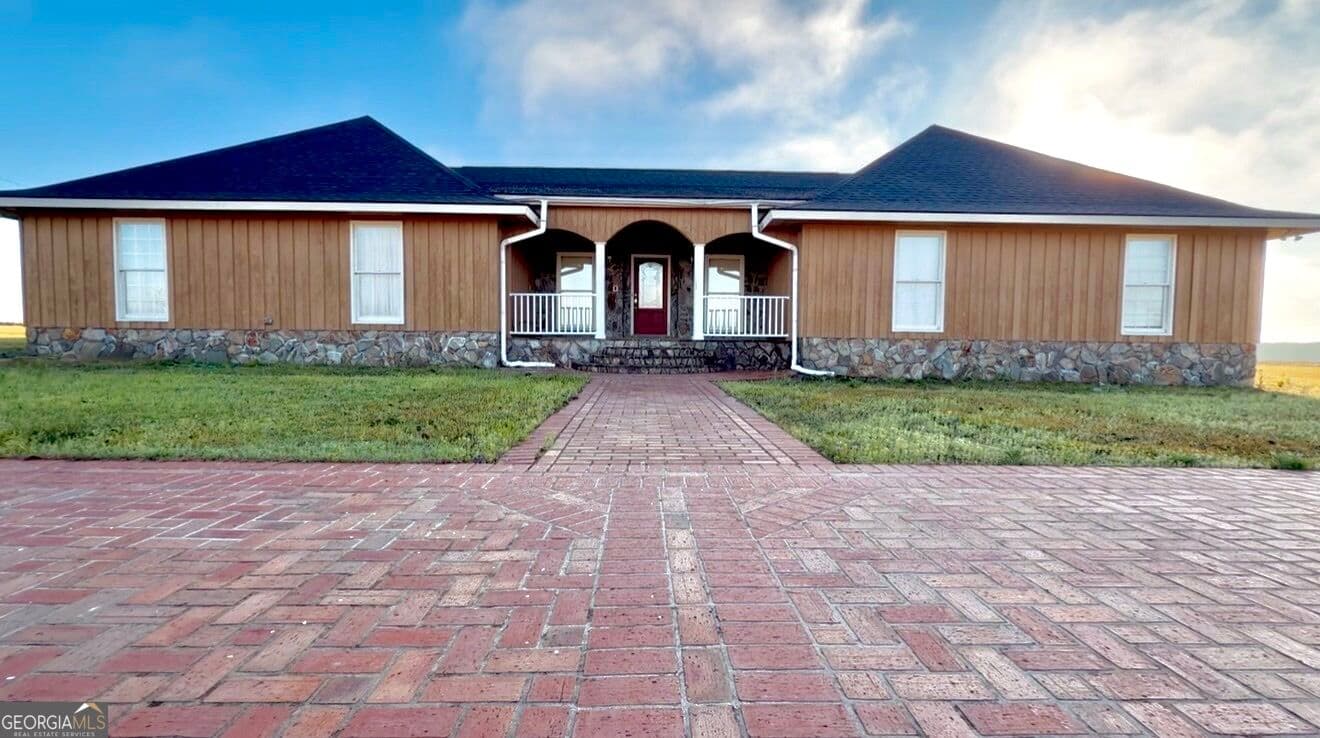4 bedroom, 3 bathroom, 3,662 sq ft single family residence for sale at 2166 Ga Highway 199, Mount Vernon, GA 30445