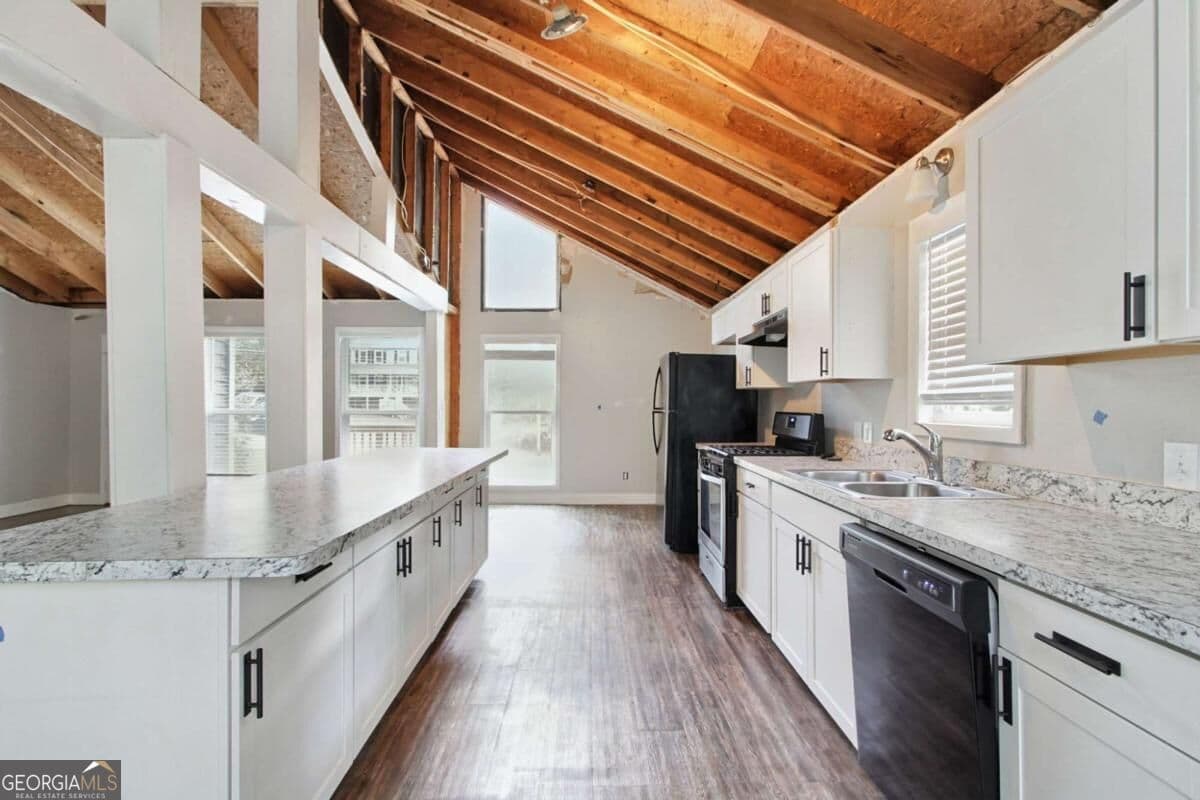 5 bedroom, 2 bathroom, 2,978 sq ft single family residence for sale at 756 Cedar Creek Way, Woodstock, GA 30189 — photo 6