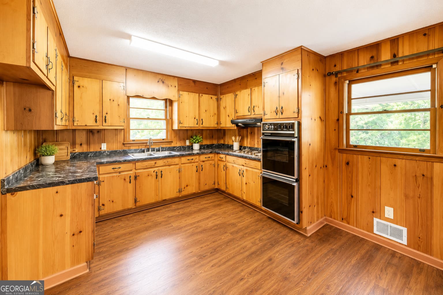 3 bedroom, 1.5 bathroom, 1,175 sq ft single family residence for sale at 586 Collins Road, Toccoa, GA 30577 — photo 2